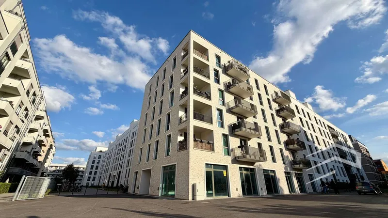 Erstbezug 2024: Möblierte 2-Zimmer-Neubauwohnung mit Balkon & TG-Stellplatz in Friedrichshain — photo 1